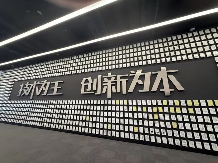 群峰重工領導拜訪比亞迪參觀考察 共謀新能源合作與沙特儲能市場拓展